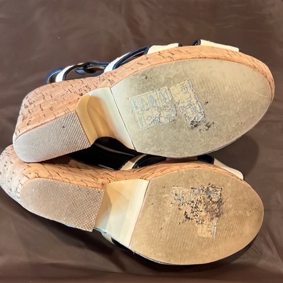 Like new size 7.5 white canvas and navy trim cork wedges - Picture 8 of 9